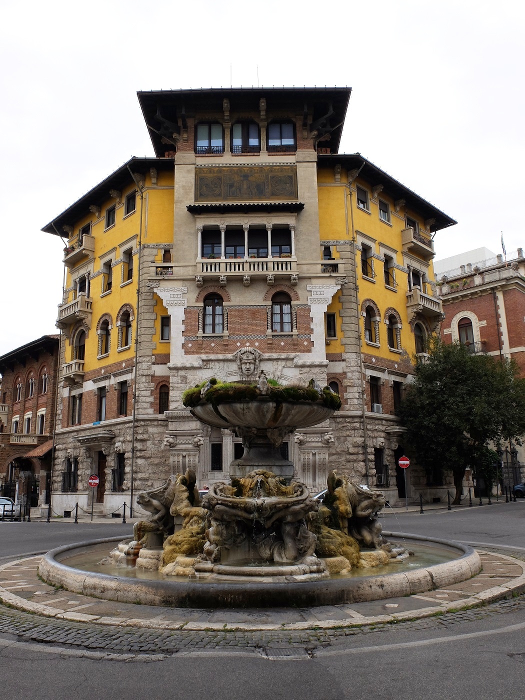 Fontaine des Grenouilles et Maison des araignées à Rome, Coppedè
